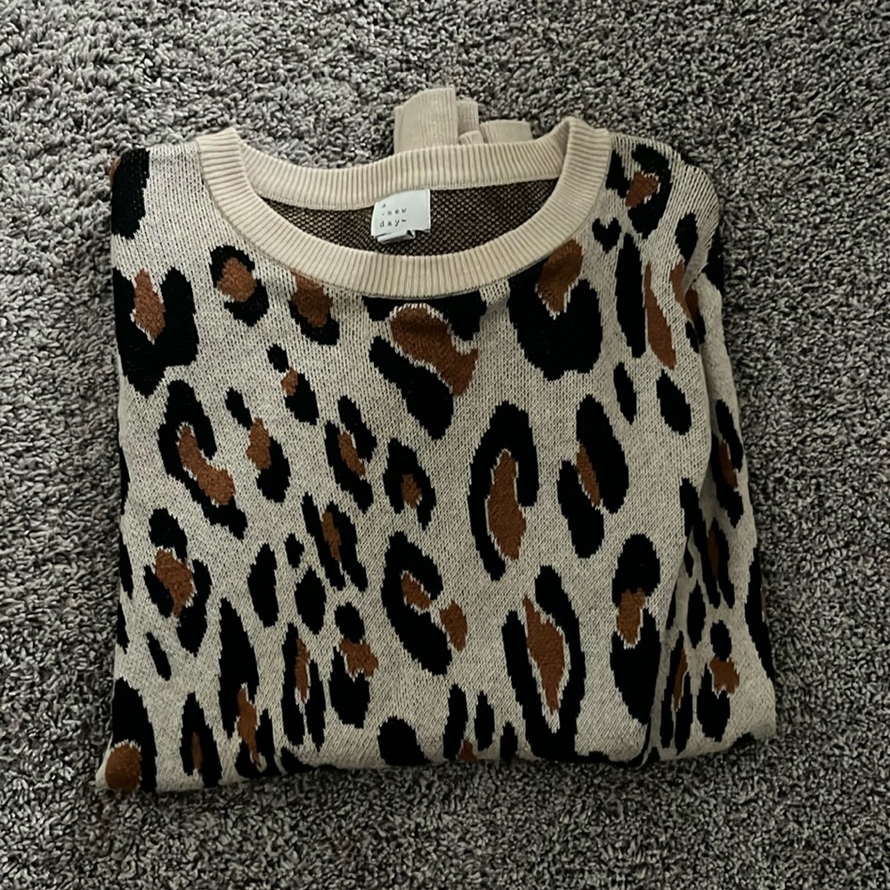 Cheetah print sweater size XS
